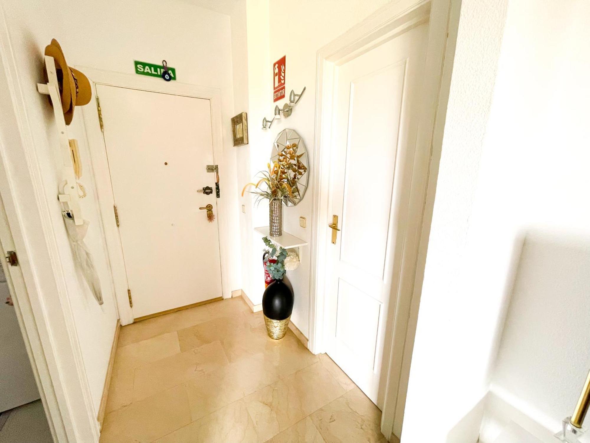 Modern Apartment With Terrace - 2 Min From The Beach 埃斯特波纳 外观 照片